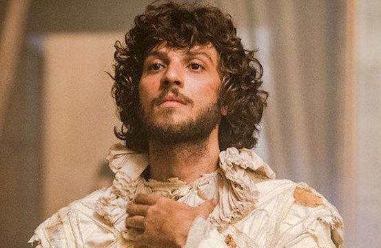 Chay Suede rasga elogios à atuação de Jade Picon em 'Travessia'