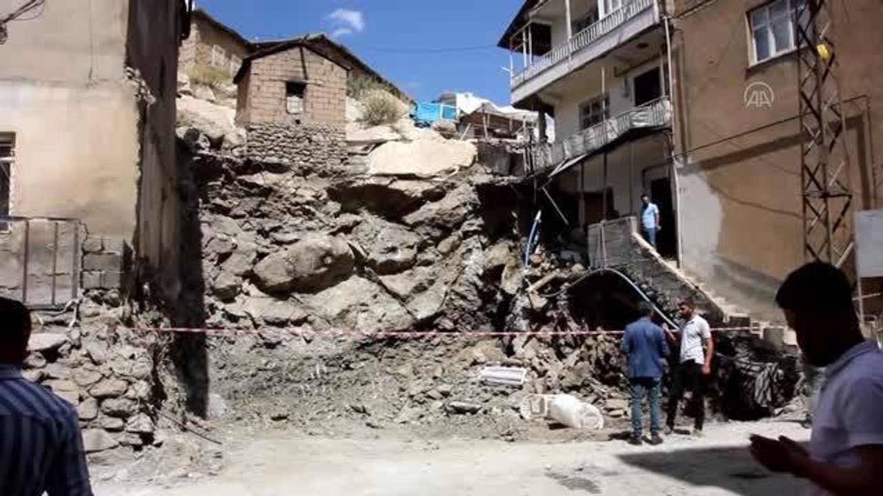 Temel kazısı sırasında mutfak duvarı yıkılan bina mühürlendi