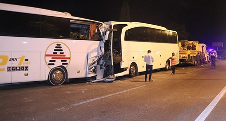 Alanya’da tur otobüsü yolcu otobüsüne çarptı