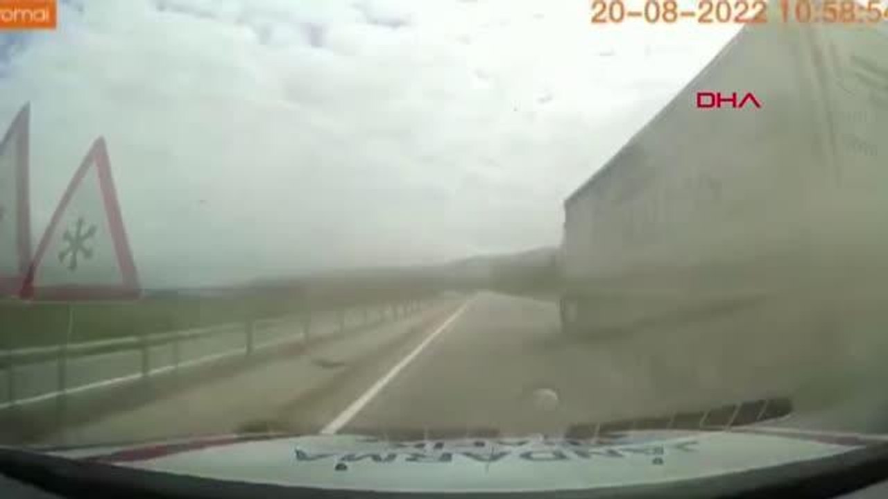 Son dakika haber! TIR'DA ÇIKAN YANGIN, JANDARMA MÜDAHALESİYLE SÖNDÜRÜLDÜ