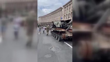 Son dakika gündem: Ukrayna'nın ele geçirdiği Rus silahları "Bağımsızlık Günü" kutlamaları için Kiev'e getirildi