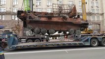 دبابات روسية مدمرة معروضة في كييف بمناسبة عيد الاستقلال