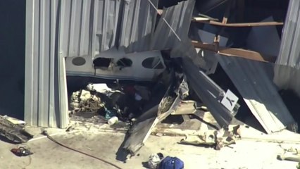 美 캘리포니아, 경비행기 2대 충돌 후 추락...3명 사망 / YTN