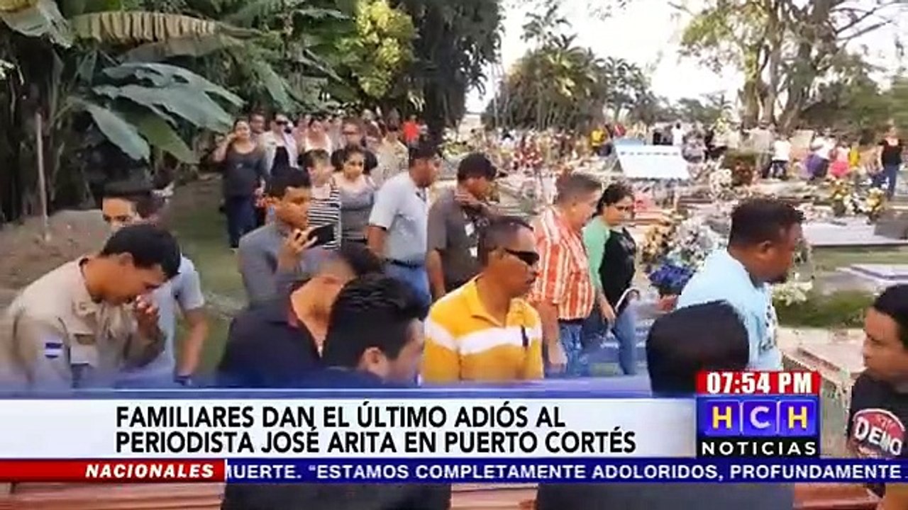Familiares y amigos dan el último adiós a Periodista asesinado en Puerto Cortés