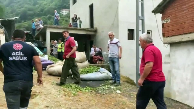 Rize'de turistleri taşıyan midibüs devrildi: 3'ü ağır 24 yaralı