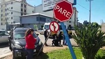 Colisão de trânsito no Coqueiral deixa pessoa ferida