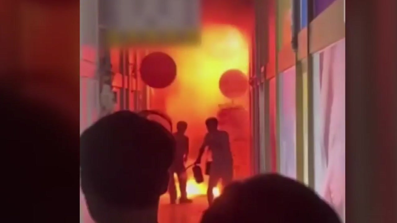 수원 상가 건물 화재...100여 명 대피 / YTN