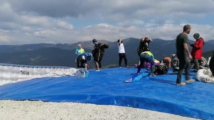 Yamaç paraşütü yarışları başladı