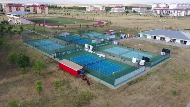 Ağrı haberi... Geleneksel 2. Ağrı Dağı Tenis Turnuvası devam ediyor