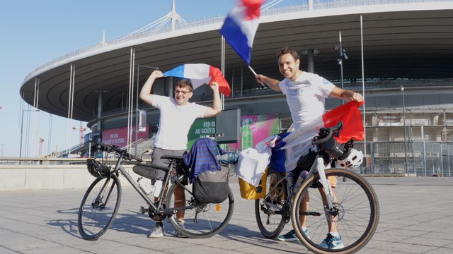 Ces deux fans de foot partis au Qatar à vélo pour supporters les Bleus à la Coupe du monde