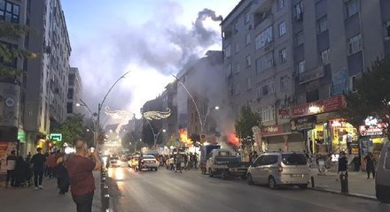 SULTANGAZİ'DE LOKANTADA ÇIKAN YANGINA İTFAİYE MÜDAHALE ETTİ