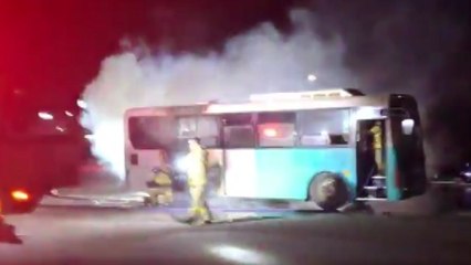 충남 서산에서 25인승 버스 화재...인명피해 없어 / YTN