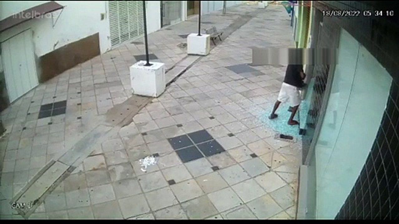 Ladrão arromba loja em Cajazeiras e furta relógios; idoso se aproveitou e também levou objetos