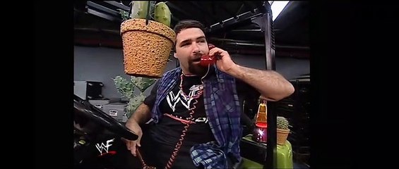 Stephanie waits for Triple H to arrive, Triple H and Steph backstage