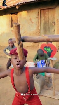 Çocuklar imkansızlıklar içerisinde müzik kurarak mükemmel bir performans sergiliyor