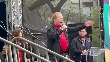 Chico Pinheiro em ato de Lula: 'Tá chegando a hora, Tchutchuca vai embora''