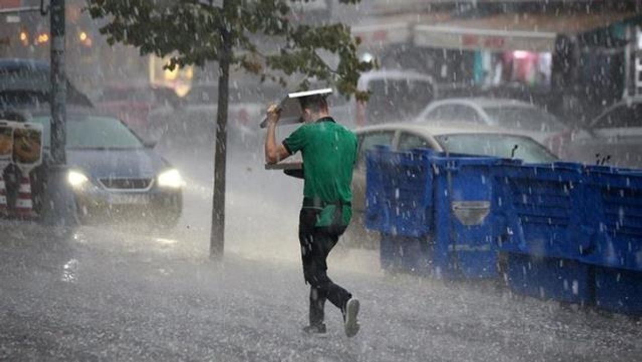 AKOM'dan İstanbul için sağanak ve dolu uyarısı: Saat 13.00'te başlayacak yağış akşam 22.00'ye kadar etkili olacak