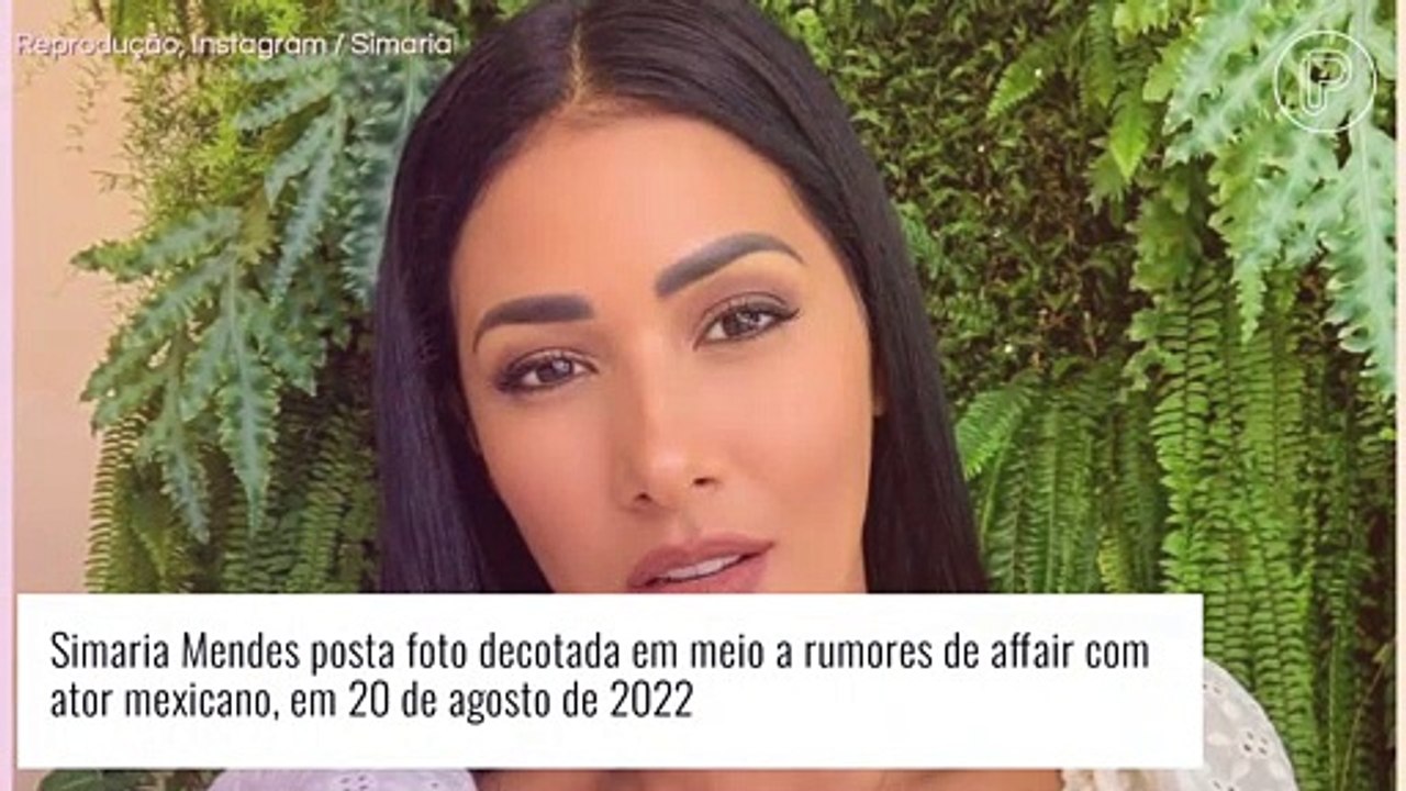 Simaria surge com decote em foto em meio a rumores de affair com ator: 'A véia tá on'