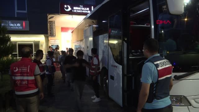 Edirne gündem haberi... EDİRNE'DEN 227 AFGAN GÖÇMEN, SINIR DIŞI EDİLMEK ÜZERE İSTANBUL'A GÖNDERİLDİ