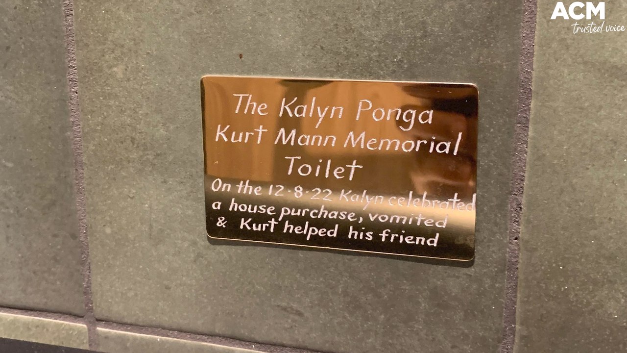 Comedian adds memorial plaque to Kalyn Ponga-Kurt Mann toilet cubicle | August 21, 2022 | Newcastle Herald
