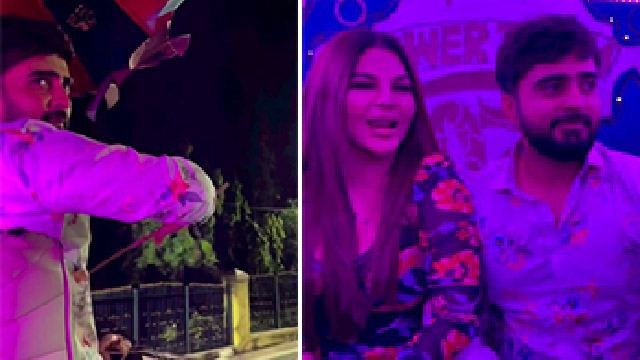 Rakhi Sawant BF Adil Khan संग घोड़ा गाड़ी चलाते Full Masti Video Viral । Boldsky *Entertainment