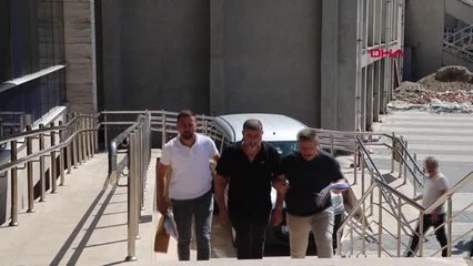 EKMEK ARASINDA SAKLADIĞI SİLAHLA GARSONU VURDU, MEKAN SAHİBİNİN KARDEŞİ DE ONU