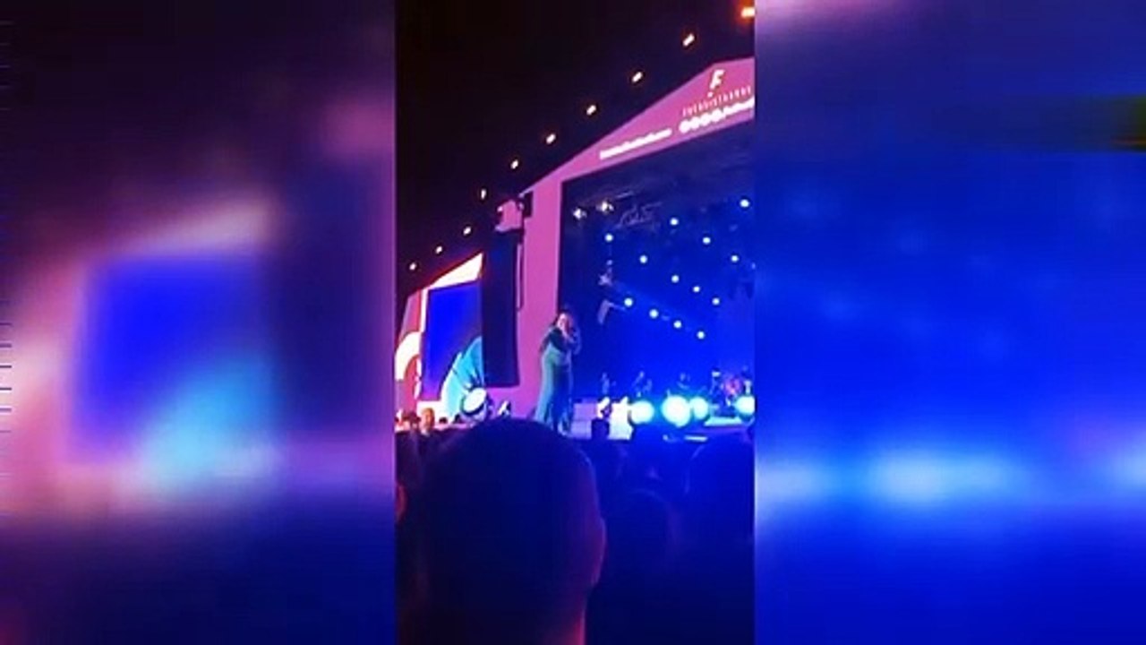 İBB sanatçıları CHP geleneklerini ellerinden eksik etmiyor! Şarkıcı bozması Reyhan Karaca’dan skandal hareket