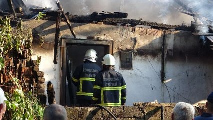 90 yaşındaki adam evinde çıkan yangında hayatını kaybetti