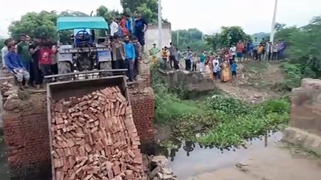 गोवर्धन ड्रेन कैनाल पर बना पुल गिरा, दर्जनों गांवों का संपर्क टूटा