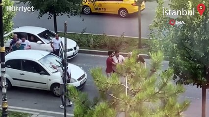 İstanbul’da trafikte sopalı maganda dehşeti kamerada