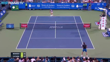 Cincinnati - Tsitsipas domine Medvedev en demi-finale