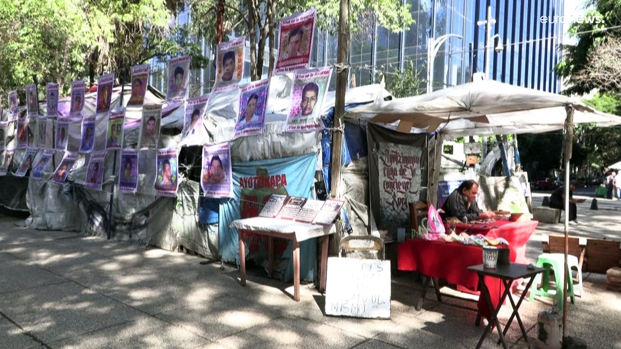 Etudiants disparus au Mexique: l'ex-procureur général, en prison, comparaîtra mercredi