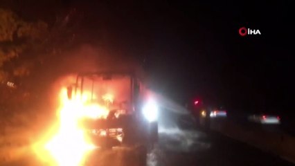 Yolcu otobüsü alev topuna döndü