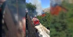 Erzincan yerel haberleri... 4 tarihi evin hasar gördüğü Kemaliye'de çıkan yangına müdahale sürüyor