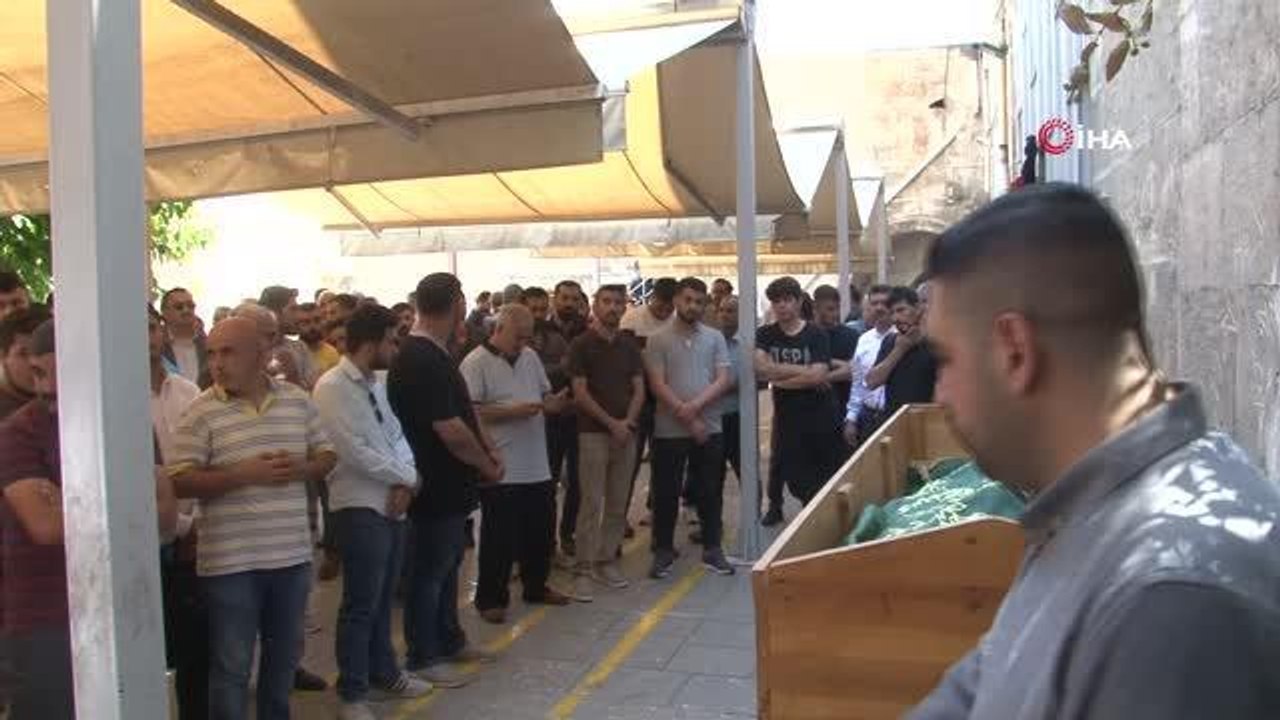 Feci kazada hayatını kaybeden İHA muhabiri Abdulkadir Muhammed Esen son yolculuğuna uğurlandı
