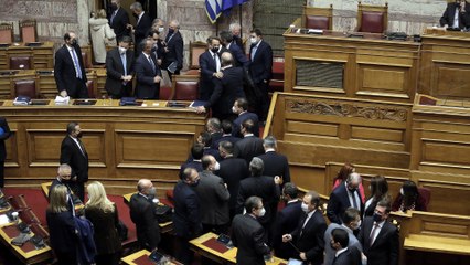 شاهد.. انتهاء الرقابة الأوروبية على اليونان