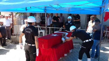 Mardin gündem haberi... ÇANAKKALE - Mardin'deki trafik kazasında şehit olan polis Yahya Ergin toprağa verildi