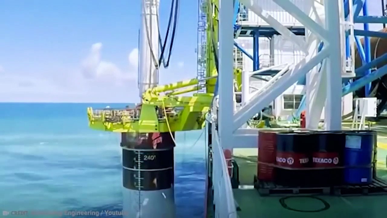 This Is How Underwater Structures Are Built