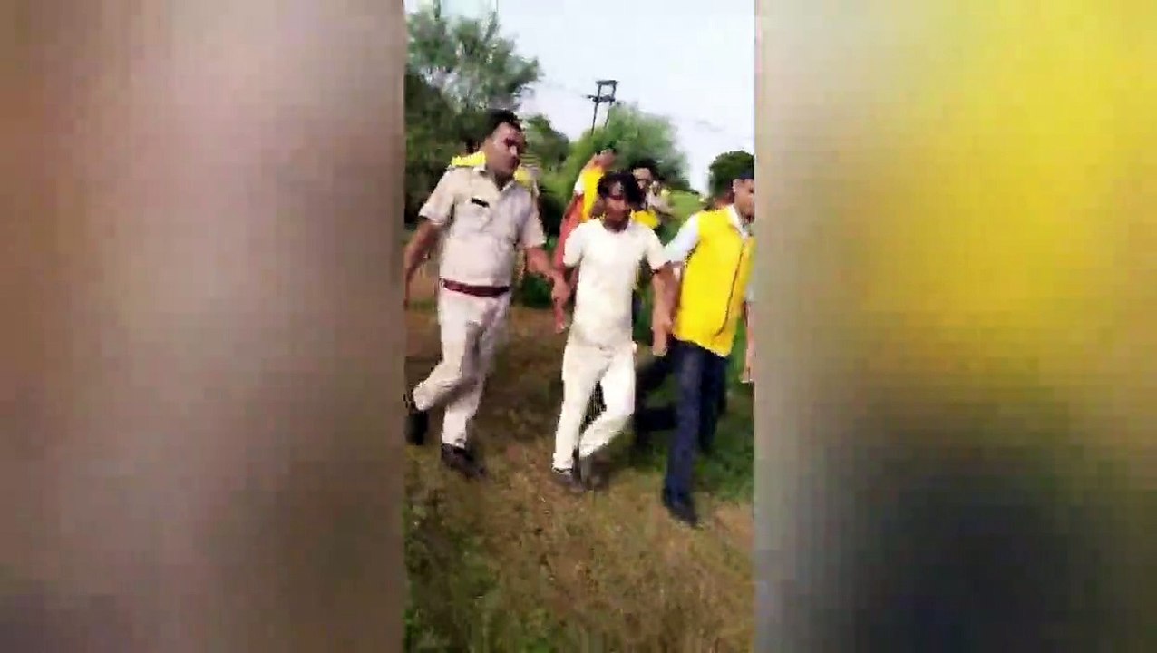 युवक के 440 केवी हाईवोल्टेज टॉवर पर चढ़ने से मचा हड़कंप