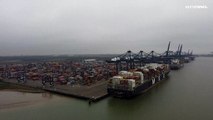 عمال أكبر ميناء للحاويات في بريطانيا يبدأون إضرابا لمدة 8 أيام