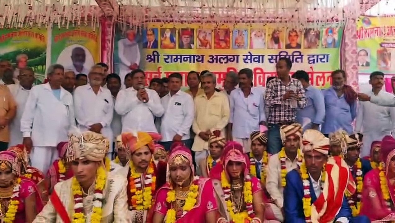 पावटा के टसकोला में बैडबाजे की धुन पर थिरकते लोग