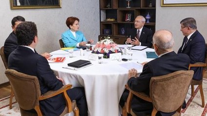 Karamollaoğlu'nun ev sahipliğinde bir araya gelen 6'lı masanın görüşmesinde duvardaki fotoğraf dikkat çekti