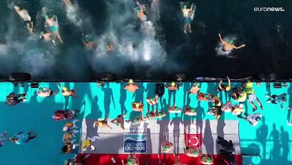 Zwischen zwei Kontinenten: Schwimmwettkampf im Bosporus