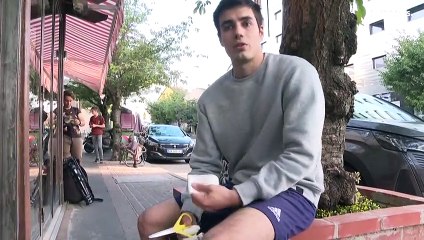 Alexis Landot, especialista de parkour, escala un rascacielos en París