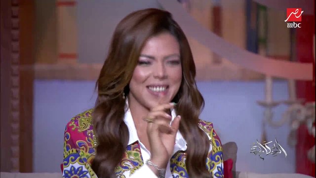 أنا بعرف الحركات بتاعت الشقلبة بس لحد فتحة الرجل دي.. عمرو أديب مازحًا مع ناهد السباعي