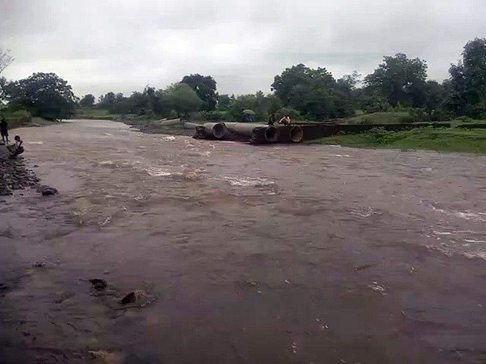 तेज बहाव से कहीं टूटी तो कहीं बह गई पुलिया