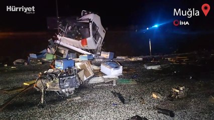 Arı yüklü kamyonla otomobil çarpıştı: 4 ölü, 3 yaralı