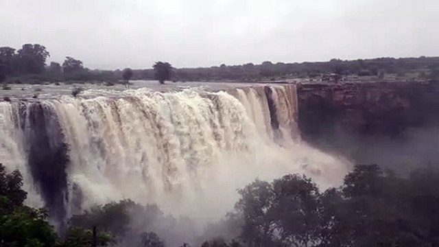 भीलवाड़ा व चित्तौडगढ़़ में बरसात ने फिर पकड़ा जोर, बांध छलक रहे, नदियां उफान पर