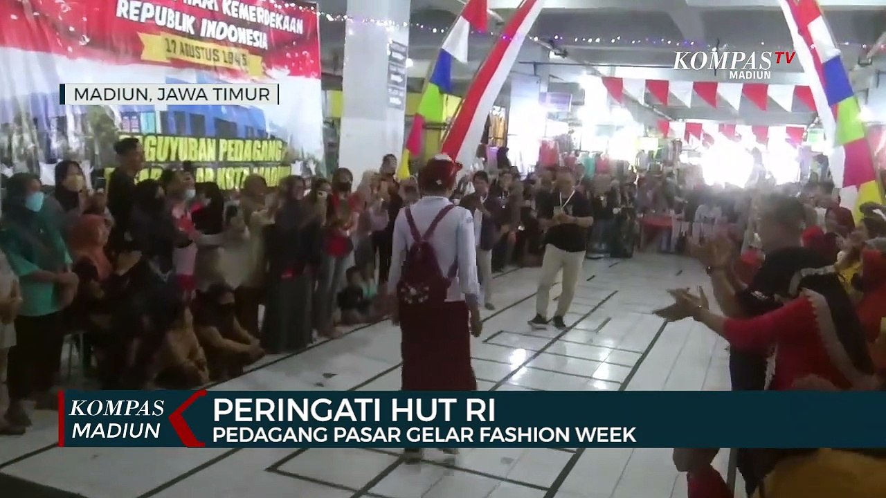 Peringati HUT RI, Pedagang Pasar Gelar Fashion Week