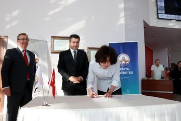 TÜ'DE İLK KAYDI YAPAN VALİ KIRBIYIK: HER TÜRLÜ DESTEĞİ VERECEĞİZ